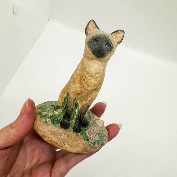 SOLD Vtg 1985 Sandicast Siamese Cat Critter Charm Stone Earl Sherwan Flowers - Picture 2 of 7